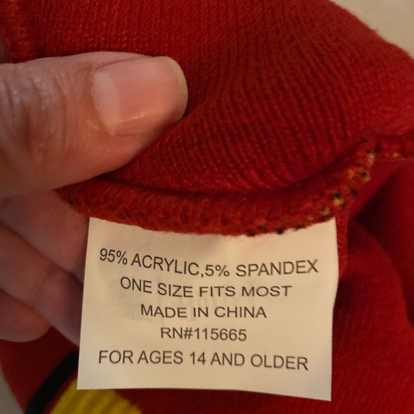 Box Lunch knit Gryffindor hat. NWT - Picture 3 of 4